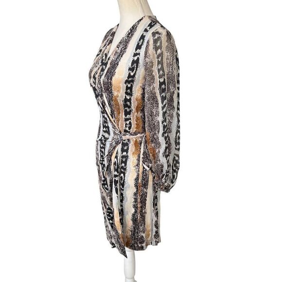 Diane Von Furstenberg Sigourney Wrap Dress 100% Silk Animal Print Size 4 - Picture 2 of 9